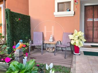 Casa en Venta en Condominio La Floresta en Concepción de Tres Ríos con Jardín y 4 Habitaci