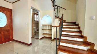 Se Vende Casa en Condominio San Pedro Montes de Oca 4 Habitaciones y Vista a las Montañas 