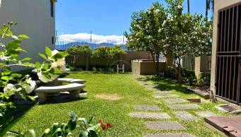 Se Vende Casa en Condominio San Pedro Montes de Oca 4 Habitaciones y Vista a las Montañas 