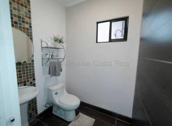 Venta de Casa en La Guácima de Alajuela. RAH 26-2032