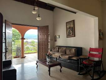 Se vende casa en Ulloa Heredia 25-463