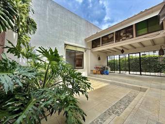 Se vende casa en Piedades Santa Ana 26-773