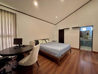 Se vende casa en Piedades Santa Ana 26-773