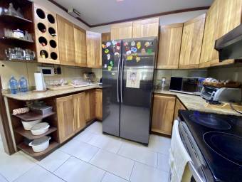 Se vende casa en San Rafael Escazú 25-678