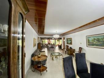 Se vende casa en San Rafael Escazú 25-678
