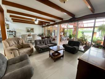 Se vende casa en San Rafael Escazú 25-678