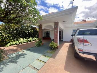 Se vende casa en San Rafael Escazú 25-678