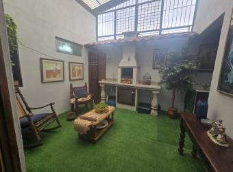 VENTA DE CASA ESQUINERA EN URBANIZACIÓN LA TRINIDAD, ALAJUELA