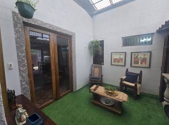 VENTA DE CASA ESQUINERA EN URBANIZACIÓN LA TRINIDAD, ALAJUELA