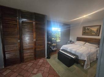 VENTA DE CASA ESQUINERA EN URBANIZACIÓN LA TRINIDAD, ALAJUELA