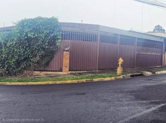 VENTA DE CASA ESQUINERA EN URBANIZACIÓN LA TRINIDAD, ALAJUELA