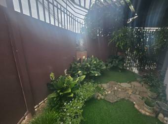 VENTA DE CASA ESQUINERA EN URBANIZACIÓN LA TRINIDAD, ALAJUELA
