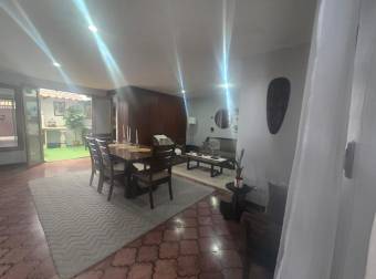 VENTA DE CASA ESQUINERA EN URBANIZACIÓN LA TRINIDAD, ALAJUELA
