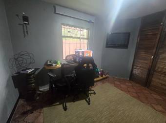 VENTA DE CASA ESQUINERA EN URBANIZACIÓN LA TRINIDAD, ALAJUELA