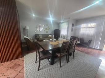 VENTA DE CASA ESQUINERA EN URBANIZACIÓN LA TRINIDAD, ALAJUELA