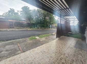 VENTA DE CASA ESQUINERA EN URBANIZACIÓN LA TRINIDAD, ALAJUELA