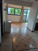 Venta de casa con 2 apartamentos independientes generando 26-1288