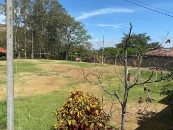 Venta de propiedad mas casa ideal para desarrollo en Sta Ana 26-388