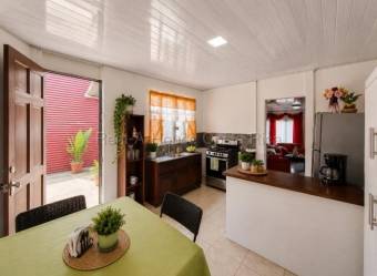 Venta de Casa en Jimenez-Pejibaye, Cartago.