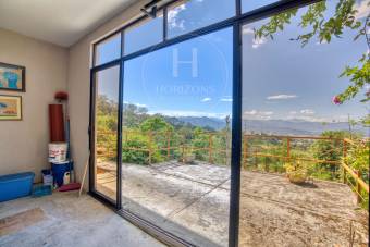 Casa en venta en San Ramón de Tres Ríos con vistas panorámicas y amplio terreno nja1329