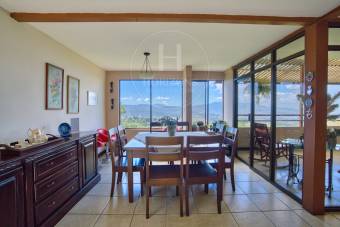 Casa en venta en San Ramón de Tres Ríos con vistas panorámicas y amplio terreno nja1329