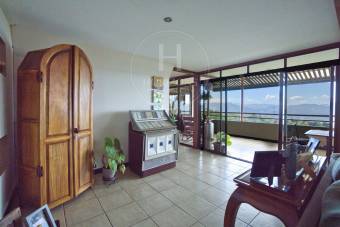 Casa en venta en San Ramón de Tres Ríos con vistas panorámicas y amplio terreno nja1329