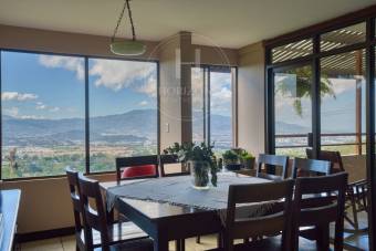Casa en venta en San Ramón de Tres Ríos con vistas panorámicas y amplio terreno nja1329