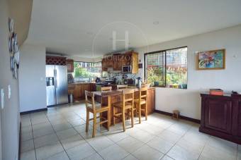 Casa en venta en San Ramón de Tres Ríos con vistas panorámicas y amplio terreno nja1329