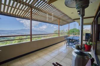 Casa en venta en San Ramón de Tres Ríos con vistas panorámicas y amplio terreno nja1329
