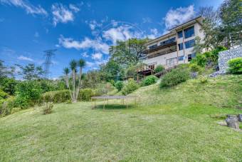 Casa en venta en San Ramón de Tres Ríos con vistas panorámicas y amplio terreno nja1329