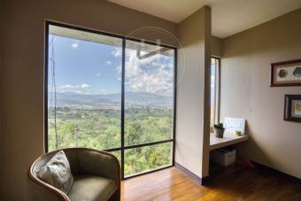 Casa en venta en San Ramón de Tres Ríos con vistas panorámicas y amplio terreno nja1329
