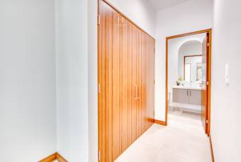 Apartamento de Lujo a Estrenar Condominio Roble Sabana, Santa Ana nja1324