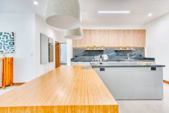 Apartamento de Lujo a Estrenar Condominio Roble Sabana, Santa Ana nja1324