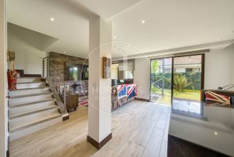 Casa en Venta en Condominio La Estefana con Jardín y Vistas a la Naturaleza 4 Habitaciones
