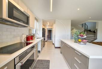 Casa en Venta en Condominio La Estefana con Jardín y Vistas a la Naturaleza 4 Habitaciones