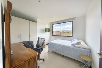 Casa en Venta en Condominio La Estefana con Jardín y Vistas a la Naturaleza 4 Habitaciones