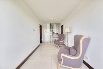 Casa en Venta en Condominio La Estefana con Jardín y Vistas a la Naturaleza 4 Habitaciones