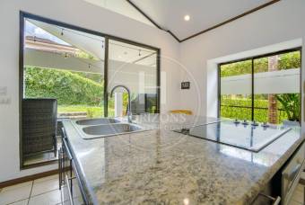 Casa de Una Planta en Condominio Bosque Dorado Santa Ana 4 Habitaciones noj1151dm