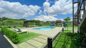 Casa en Venta en Condominio La Estefana con Jardín Privado y 4 Parqueos noj1104