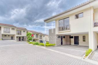 Casa en Venta en Condominio La Estefana con Jardín Privado y 4 Parqueos noj1104