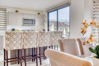 Casa en Venta en Condominio La Estefana con Jardín Privado y 4 Parqueos noj1104