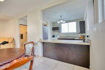 En Venta Moderna Casa en Condominio Mirasol Sabanilla a 1.4 KM de UCR Amplias Zonas Verdes
