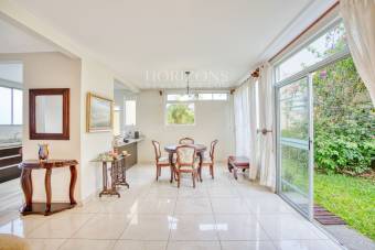 En Venta Moderna Casa en Condominio Mirasol Sabanilla a 1.4 KM de UCR Amplias Zonas Verdes