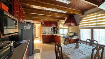 AMPLIA CASA EN VENTA! CON USO DE SUELO MIXTO EN RESIDENCIAL GONZALEZ ÁNGULO EN ORIENTAL CA, $ 775,000, 5, Cartago