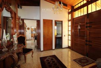 PROPIEDAD COMERCIAL CON CASA FRENTE A CARRETERA NACIONAL PRIMARIA 10 OREAMUNO CARTAGO NJC0, $ 1,100,000, 4.5, Cartago, Oreamuno
