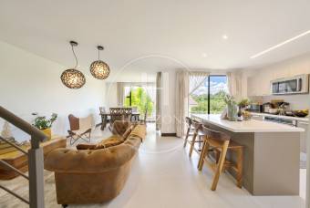 Casa en Venta en Condominio La Estefana con Jardín y Vistas a la Naturaleza 4 Habitaciones
