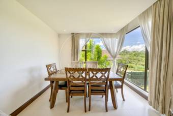 Casa en Venta en Condominio La Estefana con Jardín y Vistas a la Naturaleza 4 Habitaciones