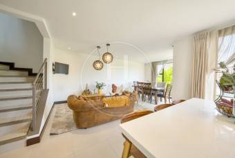 Casa en Venta en Condominio La Estefana con Jardín y Vistas a la Naturaleza 4 Habitaciones