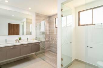 Preventa de Casas de Lujo en Condominio Parques del Sol Santa Ana noj1070