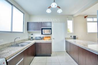 En Venta Moderna Casa en Condominio Mirasol Sabanilla a 1.4 KM de UCR Amplias Zonas Verdes